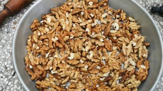 Почистване на орехи – Бърз метод от Баба Мими