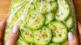 Не очаквах толкова вкусно нещо от тиквички – още преди вечеря ги бяха изяли!