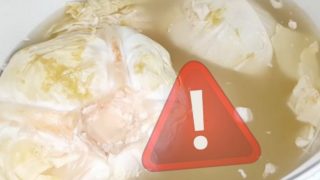 Белият налеп върху киселото зеле: трябва ли да се тревожим и как да спасим зимнината, без да я изхвърляме
