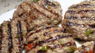 По-леки, по-ароматни, по-вкусни: рецептата за сочни кюфтета, която всички хвалят
