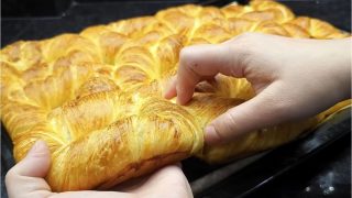 Уникално пухкави турски ачма гевреци, които се късат на конци – лесна рецепта