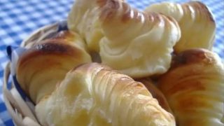 Пухкави кифлички Жу-Жу с кисело мляко и сметана – стават меки и въздушни