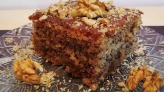 Изсипвам орехите в тестото, после заливам със сироп – орехово чудо по-вкусно от реване и баклава