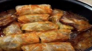 Тази малка добавка към сармите прави вкуса им невероятно мек и сочен – бабин трик