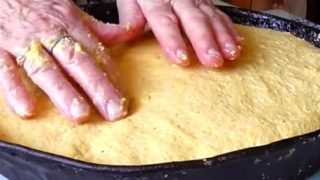 Селска царевична питка – простичката закуска, отгледала поколения