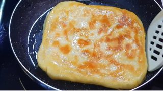 Брашно + вряла вода – как правя най-вкусните парени банички у дома